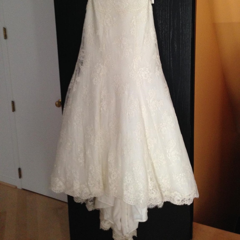Monique Lhuillier Bliss Wedding Dress, Size 10 - Picture 5 of 9